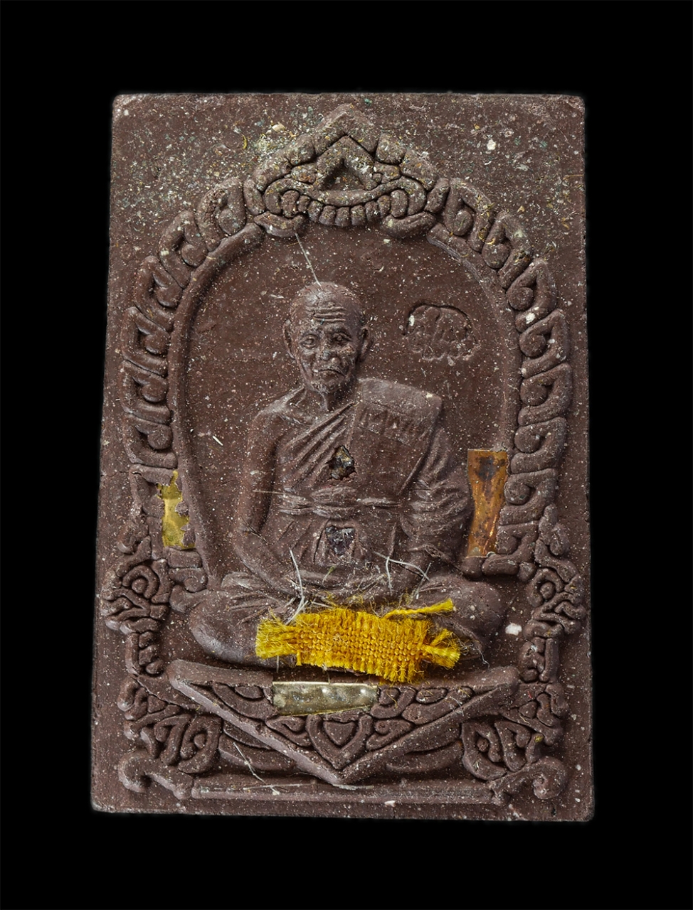 15Jun24 (98)p.jpg - พระผงรูปเหมือนหลังสิงห์ รุนแรก หลวงปู่ป่วน ถิรธัมโม วัดช้างน้อย อำเภอบางไทร จังหวัดพระนครศรีอยุธยา สิริอายุ 93 ปี พ.ศ. 2558 เนื้อผงพุทธคุณ ผงว่าน  เกศ [..] | https://kamulet.in.th